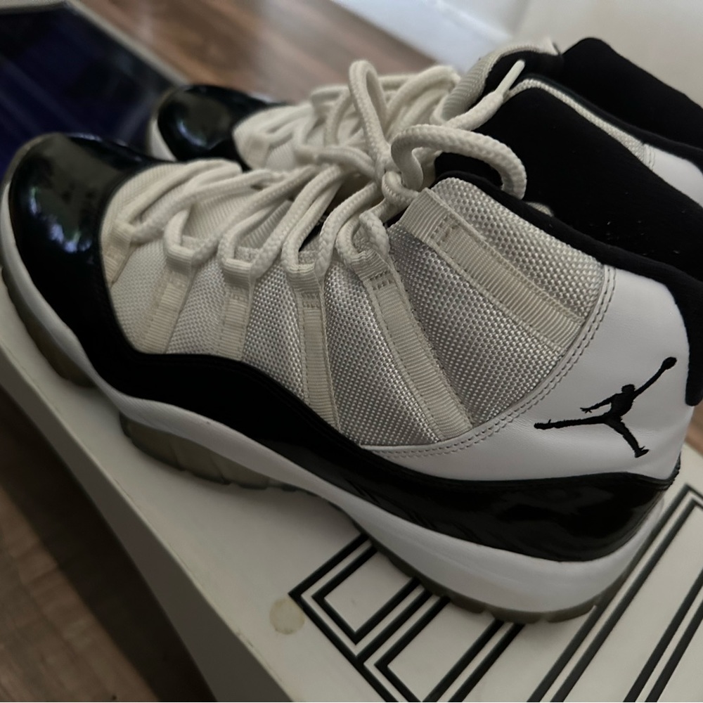Selling 2011 jordan 11s concord used as is
